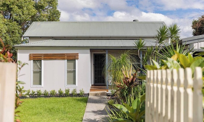 Charlestown House | Charlestown Cottage Relaxed Stay in Lake Macquarie