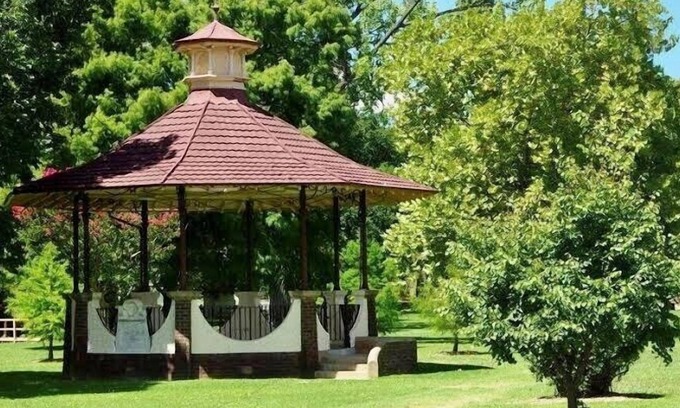Glen Innes Hotel | Charlesworth On The Park