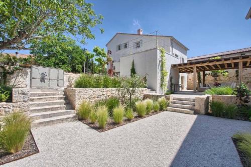 Radovani Villa | Charlotta