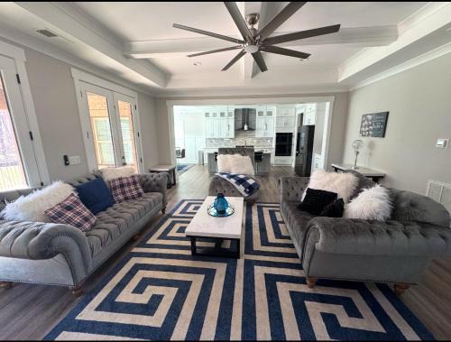 Charlotte House | Charlotte Acres Retreat