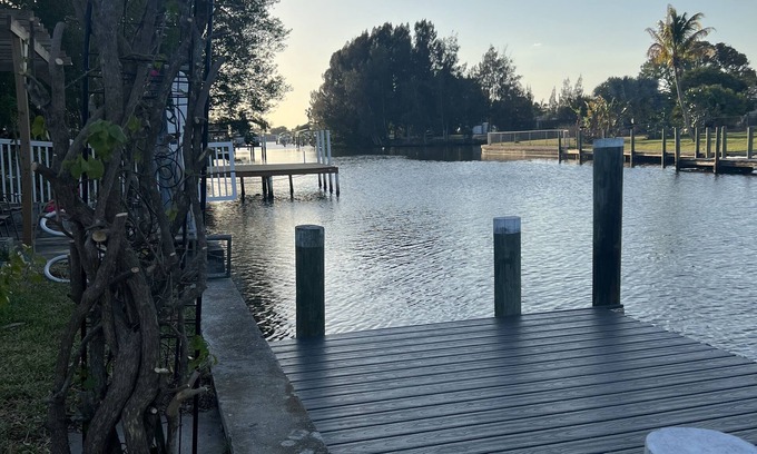 Edgewater House | Charlotte's Cottage 3BDR Heated Pool & Canal views