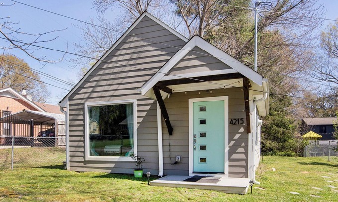 Charlotte House | Charlotte "Tiny Home" in a peaceful neighborhood that is 10mins from downtown