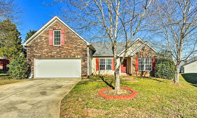 Charlotte House | Charlotte Vacation Rental - 15 Mi to Downtown