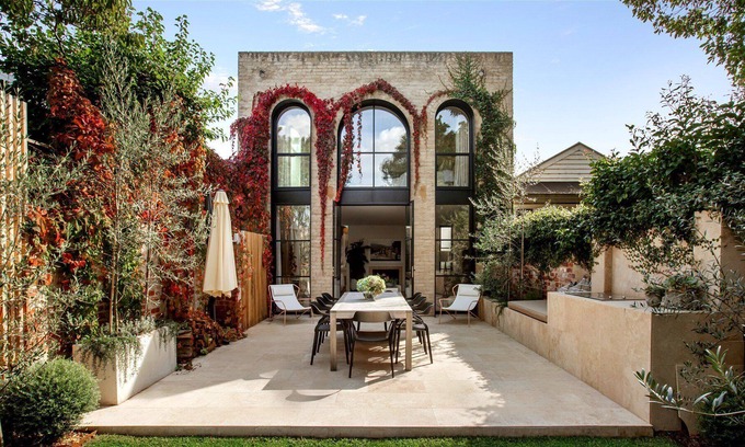 Toorak House | Charlotte (With Car Parking)