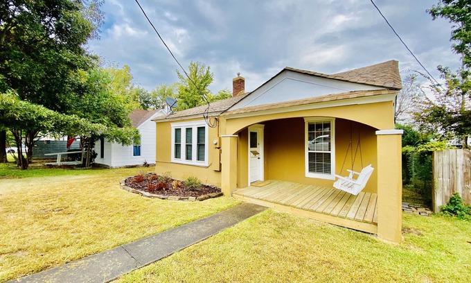 Mena House | Charm, Comfort and Style, walk to downtown Mena, AR