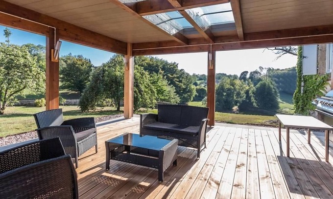Fougerolles-Saint-Valbert Cottage | Charming house with private pond and covered pool