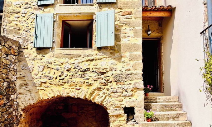 Saint-Hippolyte-de-Montaigu House | Charming stone house on the borders of Provence and moments from Uzes