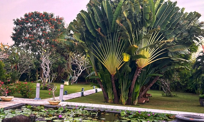Pererenan Resort | Charm villa with lush garden and peaceful retreat steps from the beach