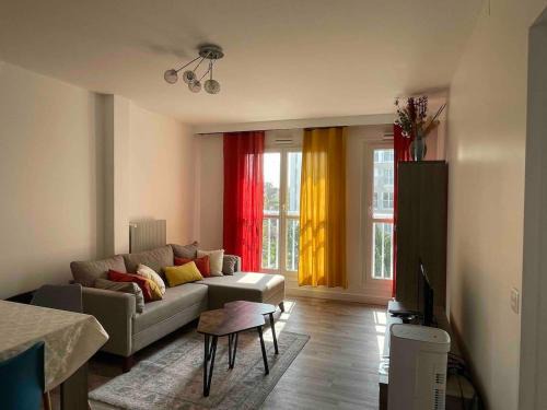 Les Hautes Noues Apartment | Charmand pied-à-terre between Paris and Disneyland