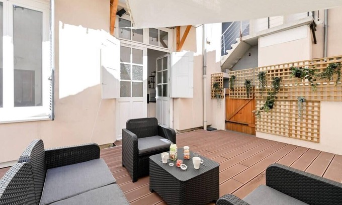 Gorge de Loup Apartment | Charmant 2 pers atypique avec terrasse-métro ValmyCharming 2 people unique