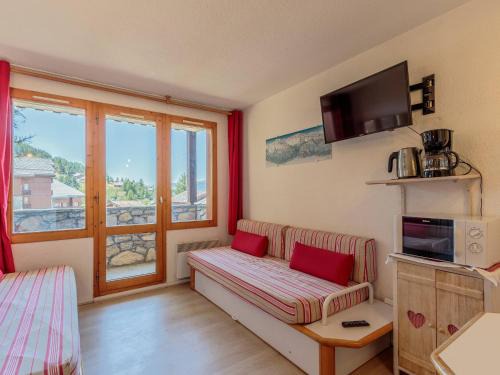 Bellentre Apartment | Charmant 2 pièces rénové, accès skis aux pieds, proche commerces et remontées, balcon sud-ouest - FR-1-353-23