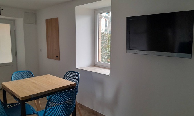 Gilhoc-sur-Ormeze Apartment | Charmant Appartement au Calme Avec 1 Chambre
