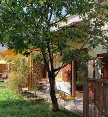 Bagneres-de-Bigorre Apartment | Charmant appartement sur cour, Le Cerisier