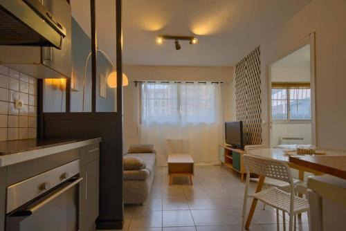 Vernier Apartment | Charmant Appartement, En Plein Centre , Face à la Gare Centrale, NICE CENTRE