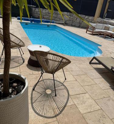 Carros Apartment | Charmant appartement, piscine 15 min de Nice