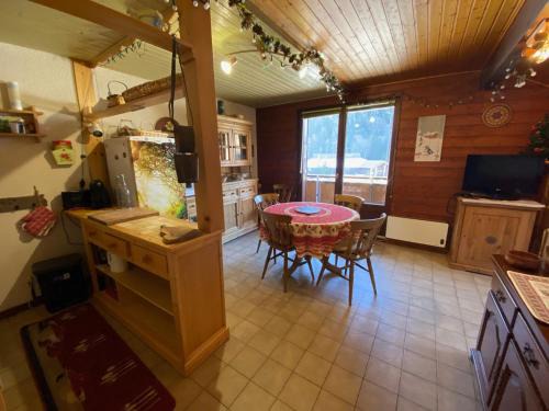 Abondance Apartment | Charmant appartement proche centre, parking inclus - FR-1-692-109