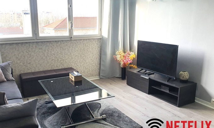 Le Pre-Saint-Gervais Apartment | Charmant et Spacieux Appartement aux Portes de Paris