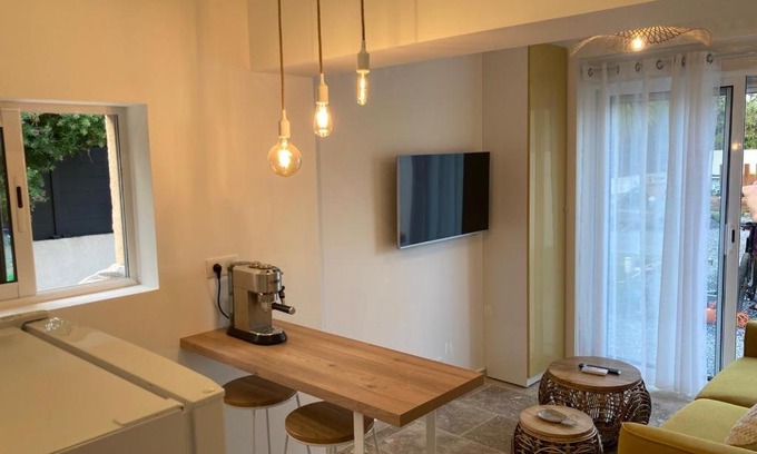 La Seyne-sur-Mer Apartment | Charmant Studio dans villa - parking - jardin