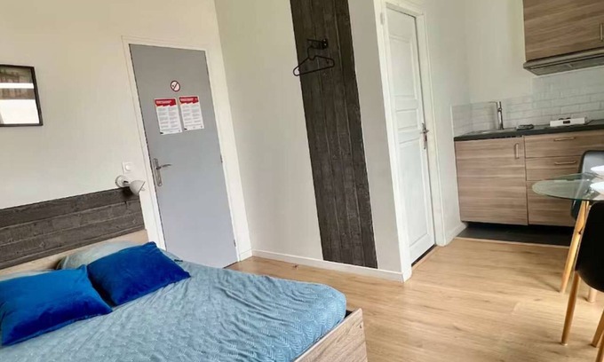 Chatellerault Apartment | Charmant studio terrasse en centre-ville