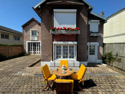 Normandy Apartment | Charmant T2 avec Terrasse et Parking Privé, Tout Confort, Proche Trouville - FR-1-712-88