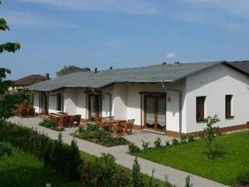 Neuendorf Apartment | Charmante Ferienwohnung mit Terrasse