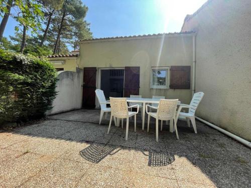 Les Mathes Apartment | Charmante maisonnette proche centre et plage, terrasse, parking et à 1km des plages ! - FR-1-550-41