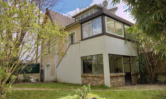 Joinville-le-Pont House | Charmante Petite Maison Située sur une île des Bords de Marne à 15 mn de Paris