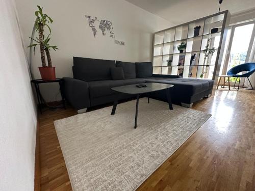 Bruhl-Guterbahnhof Apartment | Charmante Wohnung mit kleiner Terasse im Herzen Freiburgs