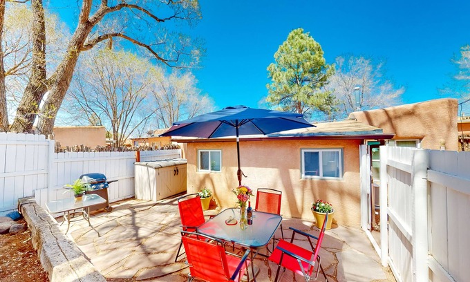 South Capitol Cottage | Charmed casita with private yard, patio, & walk to the plaza - snowbirds welcome