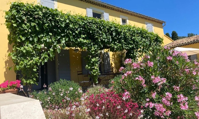 Saint-Saturnin-les-Apt Villa | Charming villa with private swimming pool and a view on Luberon