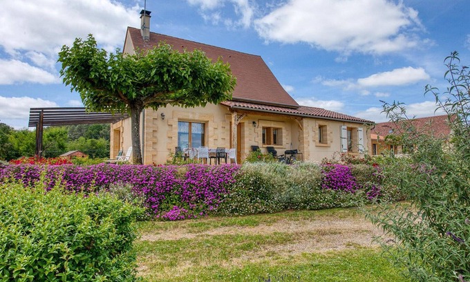 Saint-Vincent-le-Paluel Cottage | Charming Single-Storey House with Large Garden, Terrace, and Modern Amenities Near Sarlat