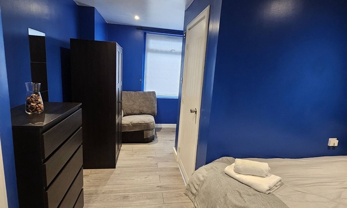 Huddersfield Apartment | Charming 1-bed Apartment in Huddersfield