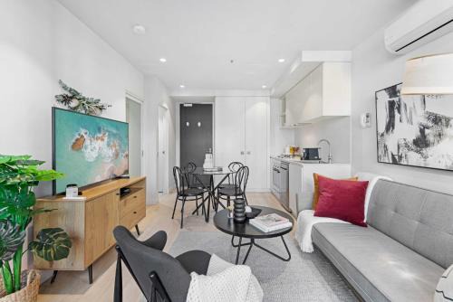 Collingwood Apartment | Charming 1-Bed Apartment with a Balcony