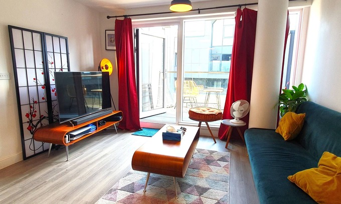 William Morris Apartment | Charming 1 Bed Flat in Trendy Walthamstow