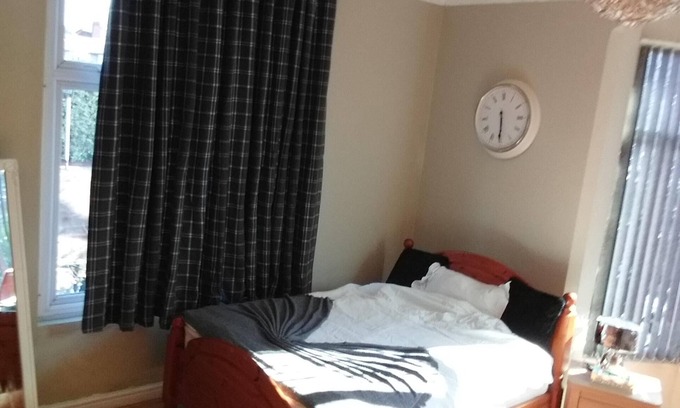 Headingley Apartment | Charming 1-Bed Studio in Leeds
