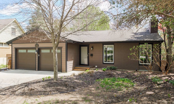 Prairie Village Apartment | Charming 1-bedroom apartment with AC, WiFi in welcoming Prairie Village