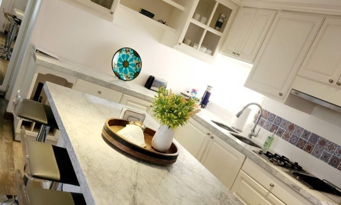 Ampliacion Juarez Condo | Charming 1-bedroom Cabo condo, walkable, WiFi, AC, near beaches and nightlife!