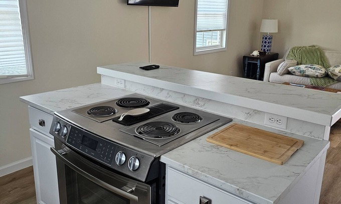 Morehead City Apartment | Charming 1-bedroom apt with AC, WiFi in quiet area near big rock landing in MHC