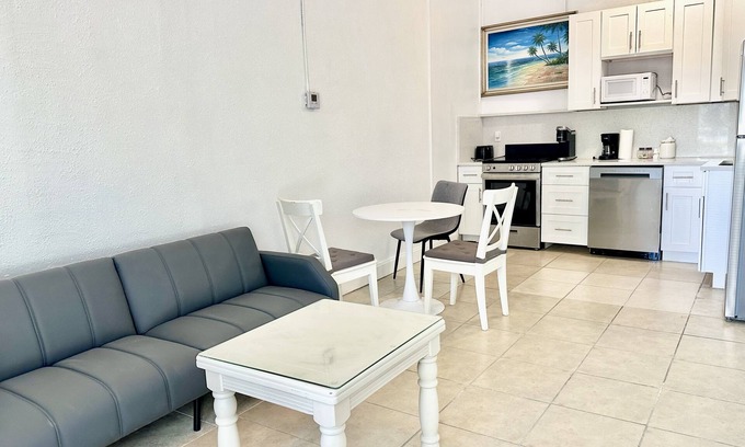 Coquina Key House | Charming 1-bedroom house in pleasant St. Petersburg w/Dock & Free Kayaks