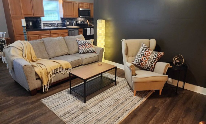 Greenwood Apartment | Charming 1-bedroom apartment with WiFi and close to the Hospital in Greenwood