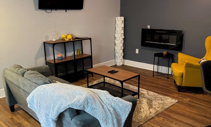 Greenwood Apartment | Charming 1-bedroom apartment with WiFi, close to the hospital in Greenwood