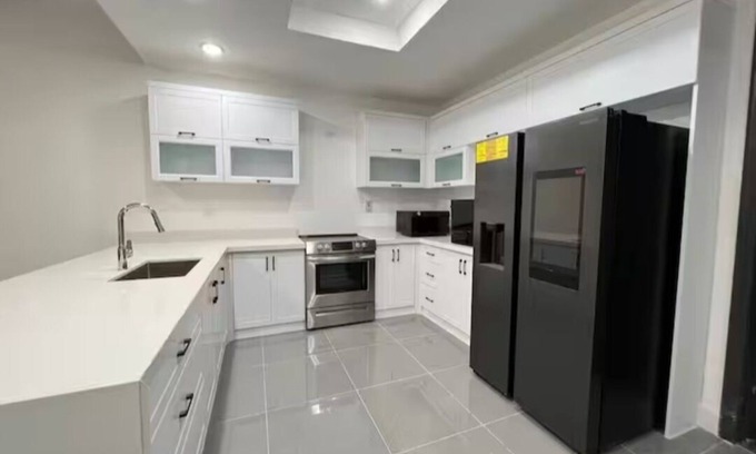 Beverly Hills Apartment | Charming 1-bedroom apartment with AC, WiFi in enjoyable Kingston