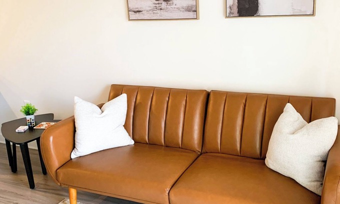 Boulevard Heights Apartment | Charming 1-bedroom apartment in fabulous Grant Park.