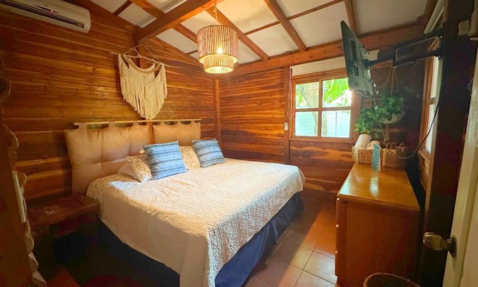 Tamanique Cabin | Charming 1-bedroom cabin in wonderful Tamanique with AC, WiFi