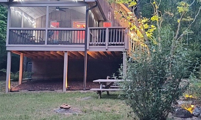 Peaks Cabin | Charming 1-bedroom cabin with loft on Stoney Creek in Beautiful Bedford County