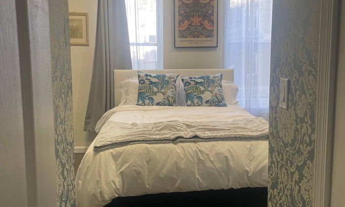 Hoboken Condo | Charming 1-bedroom condo in Hoboken with WiFi walk-in closet