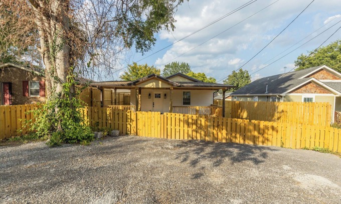 Urbandale Nations House | Charming 1-bedroom house, pet friendly fenced yard, in marvelous West Nashville