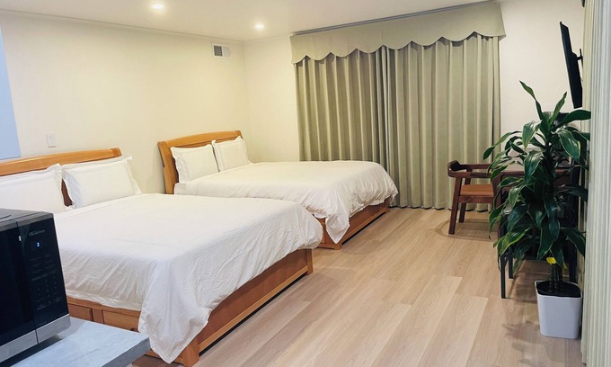 San Bruno House | Charming 1-bedroom house in lovely San Bruno with WiFi