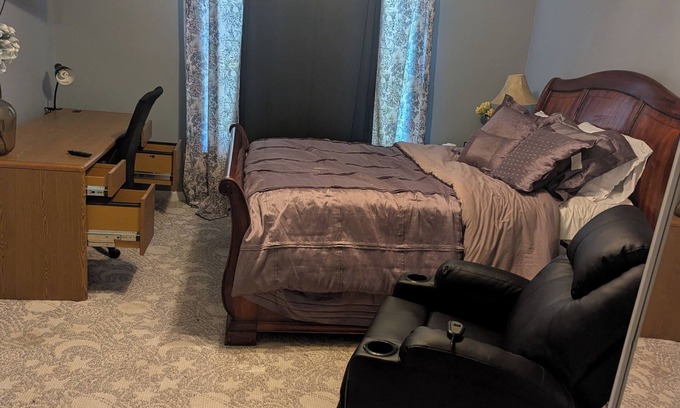 Conyers House | Charming 1-bedroom house in delightful Conyers with WiFi, AC, fitness room
