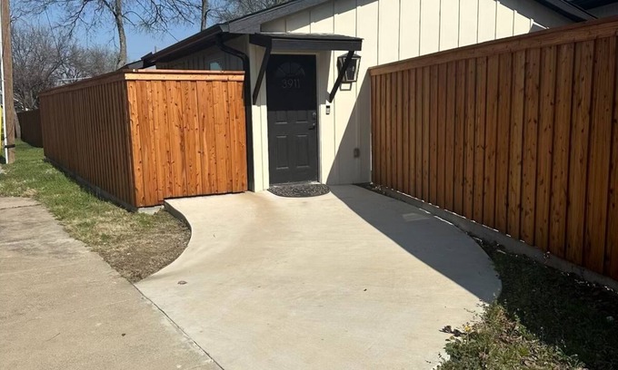 Oak Cliff House | Charming 1-bedroom house with AC, WiFi in Dallas 15 from downtown 30 FT Worth